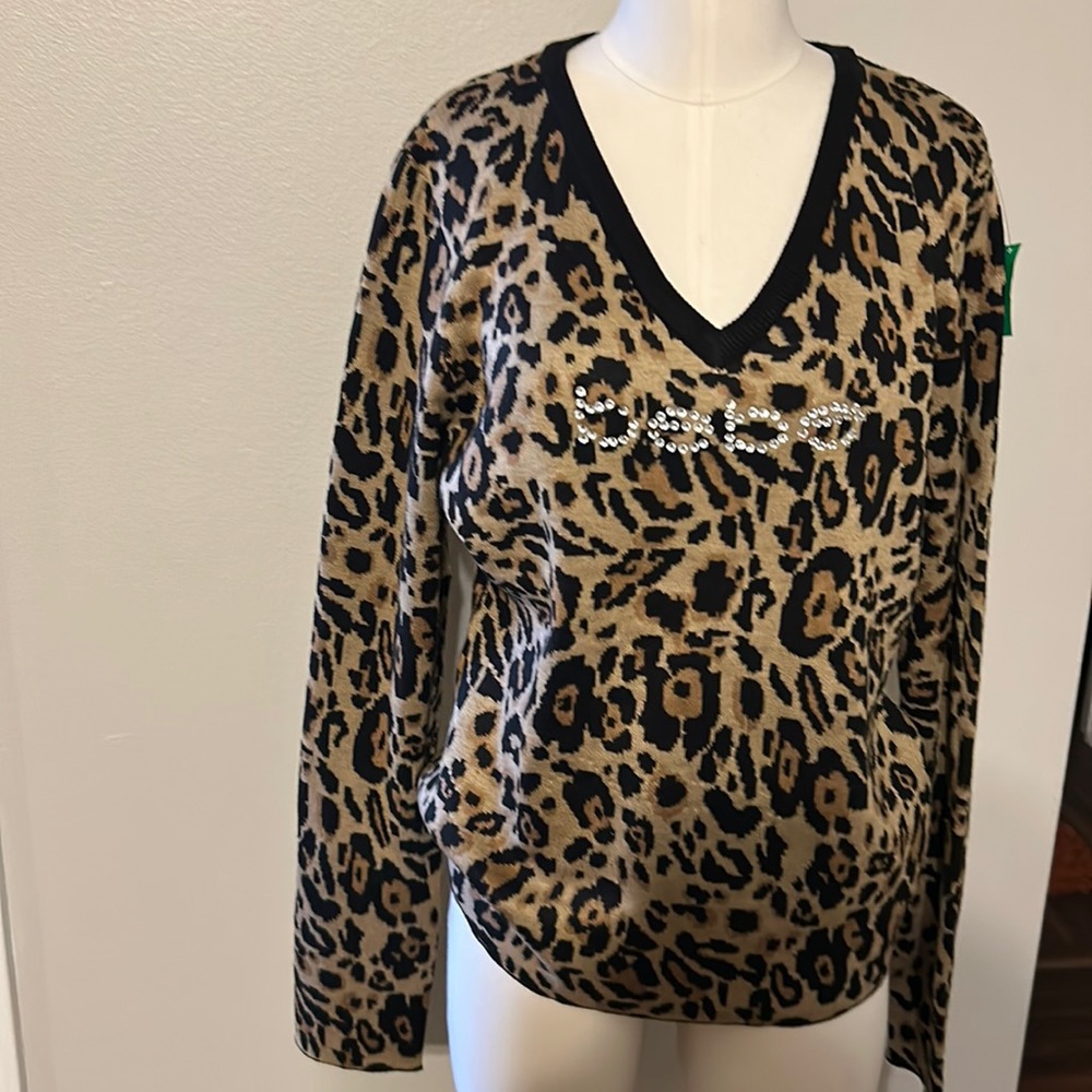BeBe Leopard Print V-neck sweater